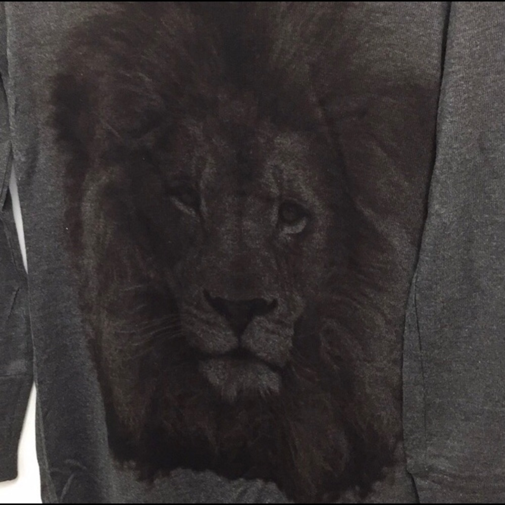 Go Couture women Charcoal Turtle neck high low graphic lion design Sz M - Picture 4 of 6